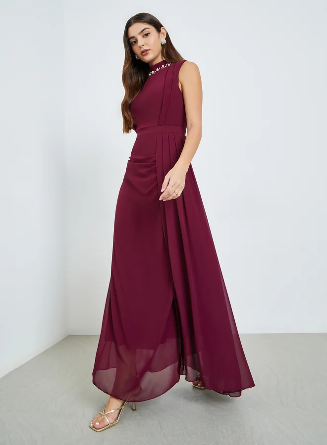 ستايلي فستان ماكسي نسائي مزين باللؤلؤ باللون العنابي